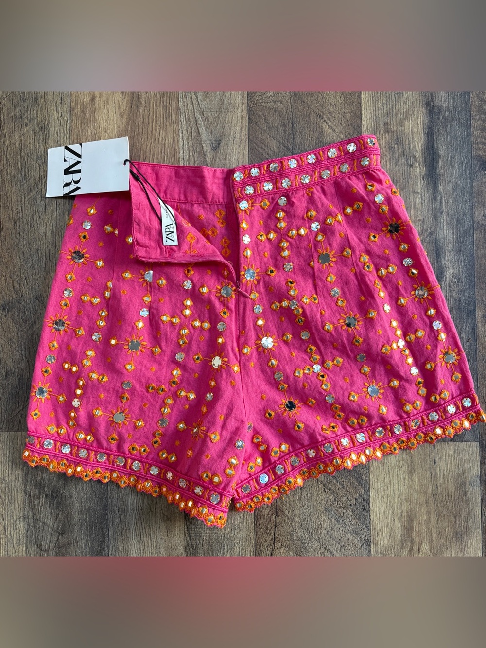 Zara Fuchsia Embellished High-Waist Shorts with Orange Accents - Picture 6 of 10